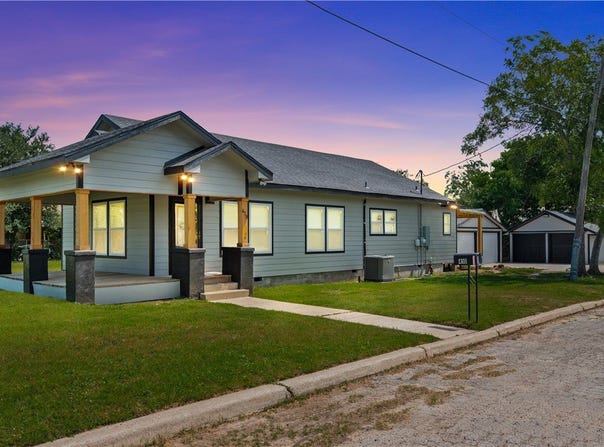 410 E Lott Street, Beeville, TX 78102