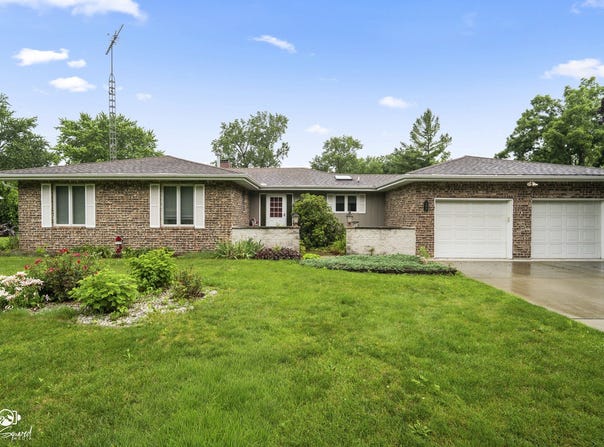5878 Rose Circle, St. Anne, IL 60964