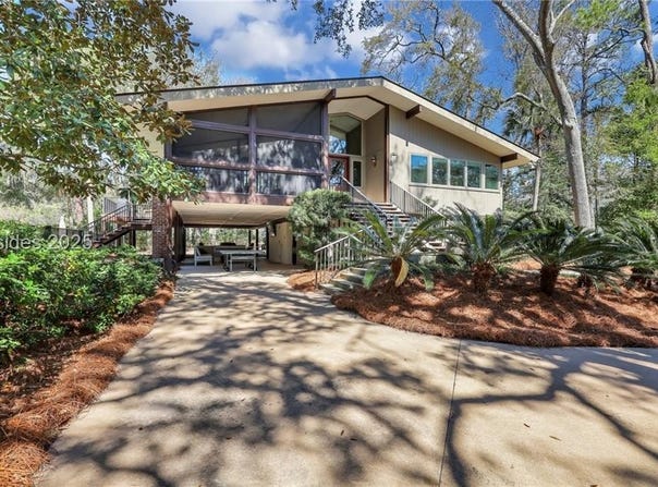 34 W Beach Lagoon Road, Hilton Head Island, SC 29928
