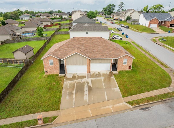805-807 W Windmill Drive, Ozark, MO 65721