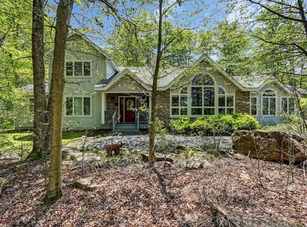105 Cumberland Road, Pocono Pines, PA 18350