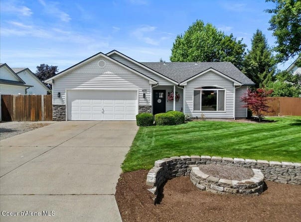 9033 N Blossom Dr, Hayden, ID 83835