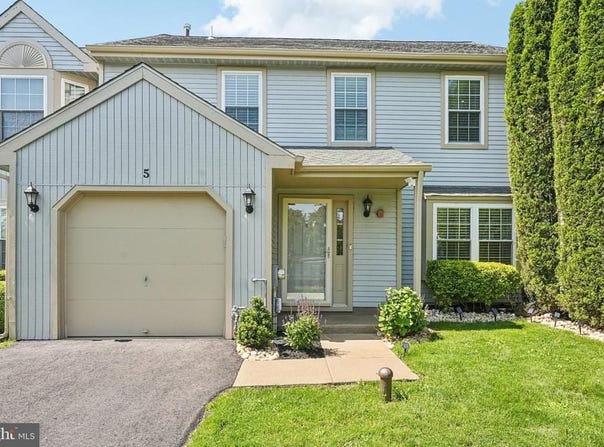 5 LOCUST LANE, NEWTOWN, PA 18940