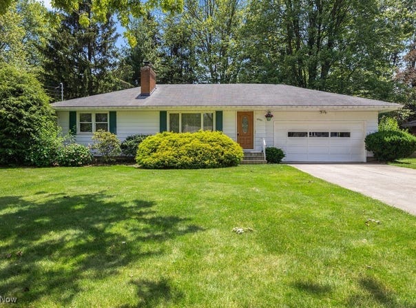 39561 Robert Lane, Elyria, OH 44035