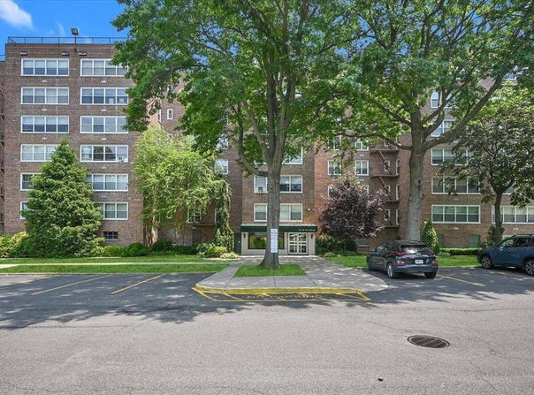 211-40 18th Ave, Bayside, NY 11360