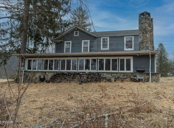 575 Parkers Glen Road, Shohola, PA 18458