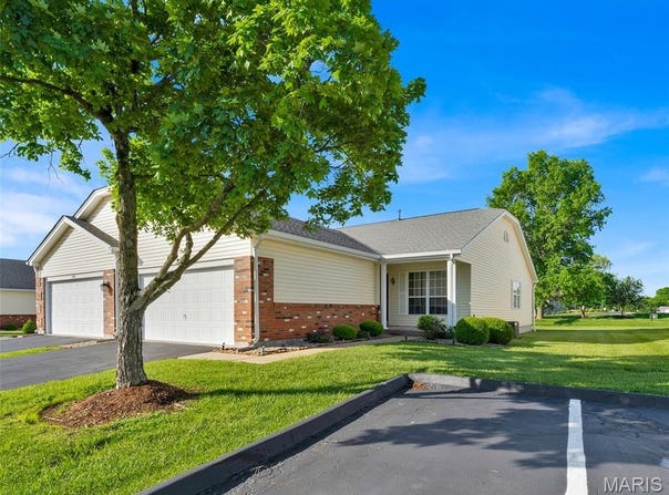 16005 Rose Wreath Lane, Florissant, MO 63034