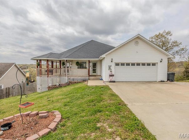 20270 Hyatt Lane, St Robert, MO 65584