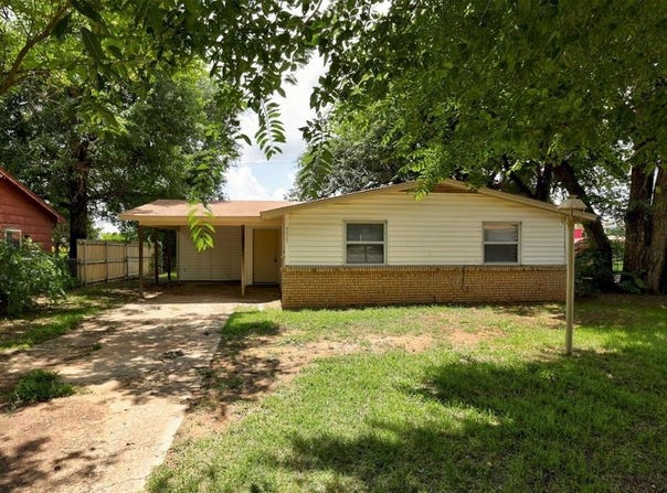 4025 Parkwoods Lane, Midwest City, OK 73110