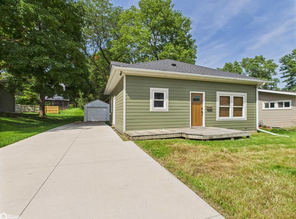 406 Columbus Street, Pella, IA 50219