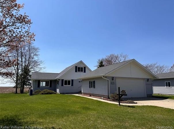 2800 E Booth Road, Au Gres Twp, MI 48703