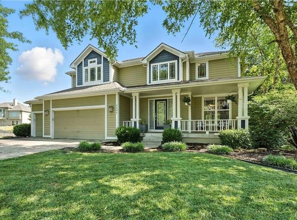 2404 SW Winterview Court, Lee's Summit, MO 64081