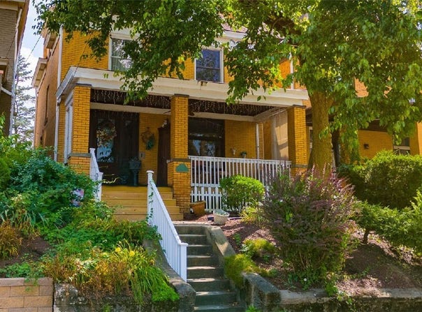 31 Claus Ave, Carrick, PA 15227