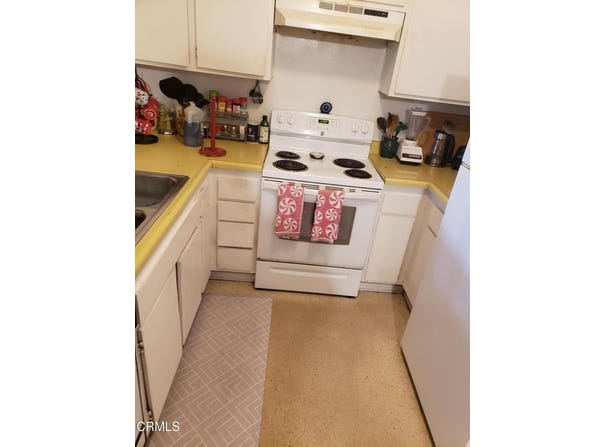 1300 West Saratoga Avenue, Ventura, CA 93003