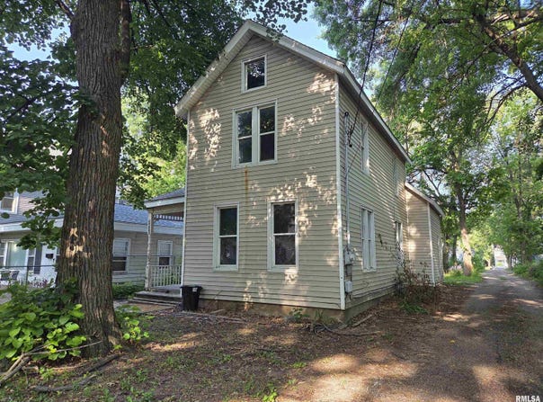 2011 N BIGELOW Street, Peoria, IL 61604