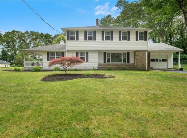 15 Bestwick Trail, Coventry, RI 02816