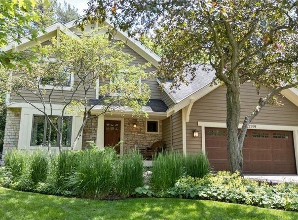 17995 Grove Court, Eden Prairie, MN 55346
