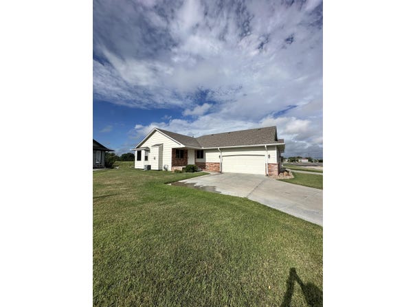 711 S Bristol Circle, Wichita, KS 67207