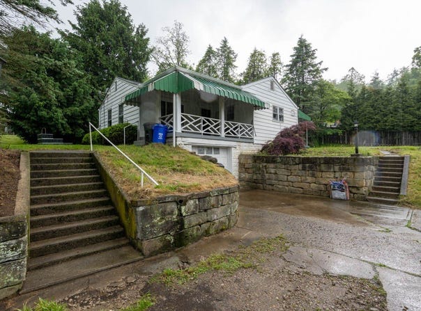 1153 Yanks Ln, South Park, PA 15236