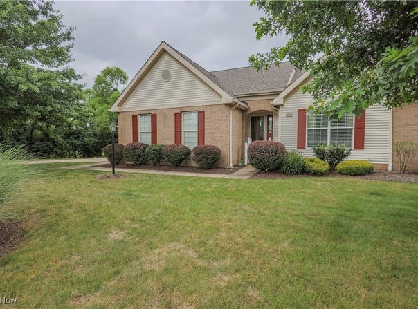 1852 Southpointe Circle NE, Canton, OH 44714