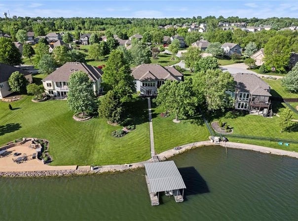 15471 Cedar Lane, Basehor, KS 66007