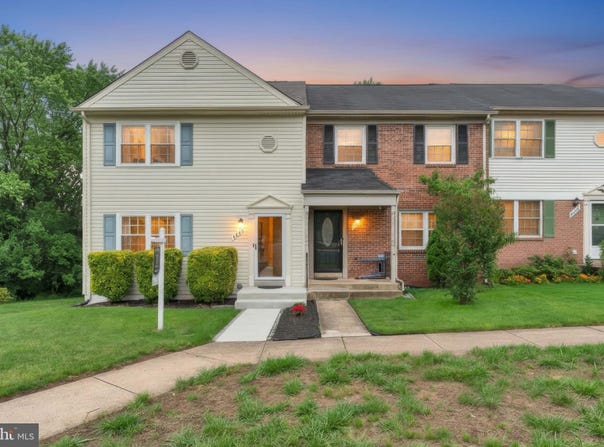 8683 POINT OF WOODS Drive, MANASSAS, VA 20110