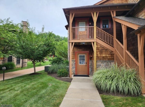 4 Maple Cres, Vernon Twp., NJ 07462-3231