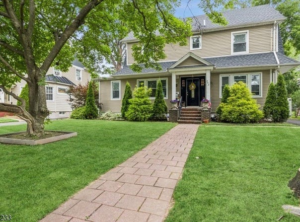253 E 2Nd Ave, Roselle Boro, NJ 07203-1305