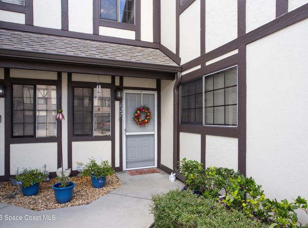 627 Greenwood Manor Circle, West Melbourne, FL 32904