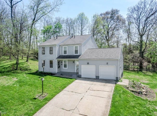 7907 Amberly Circle NW, North Canton, OH 44720