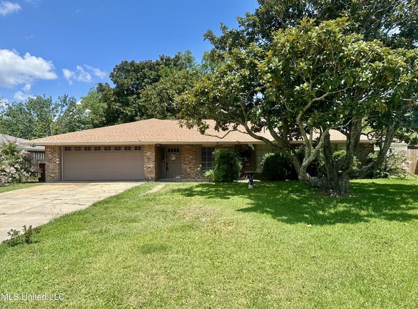 121 Vance Place, Long Beach, MS 39560
