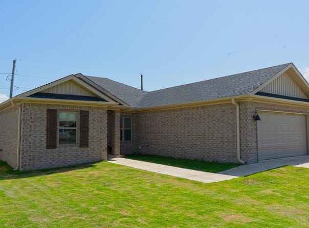 135 Redwood Drive, Bono, AR 72416
