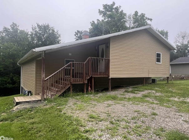 1261 Holiday Lane, Brooklyn, IA 52211
