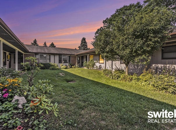 202 Bona Vista Drive NW, Grand Rapids, MI 49504