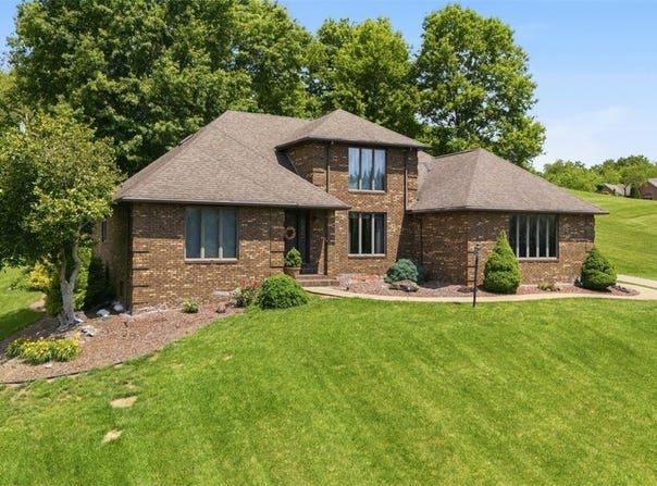 715 Oxbow Road, Belpre, OH 45714