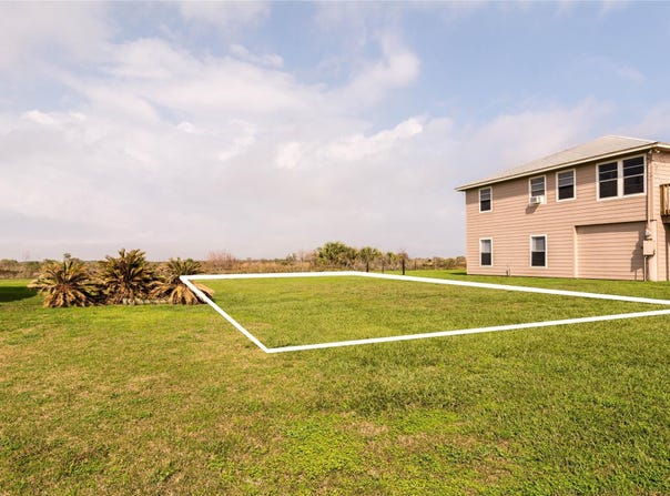 499 Beachfront DR, Bay City, TX 77457
