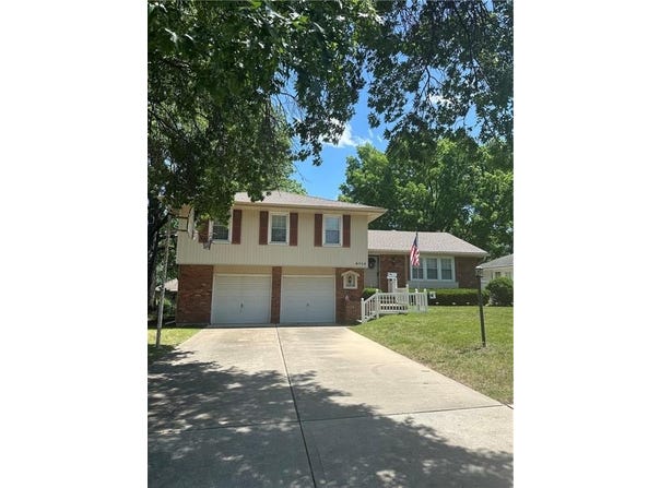 8715 Mackey Street, Overland Park, KS 66212
