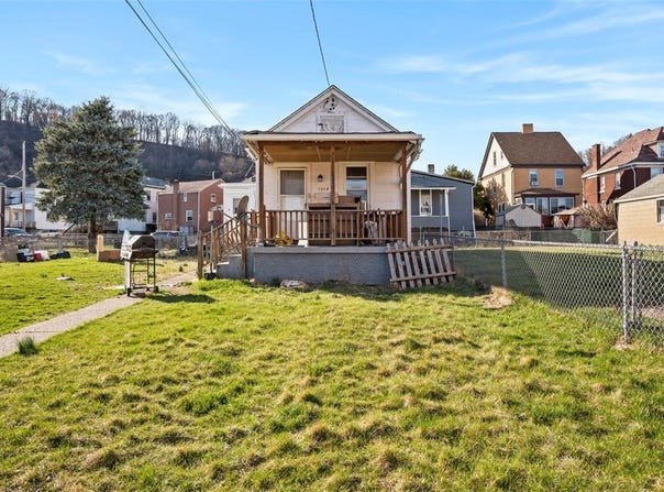 1114 11th St, Stowe Twp, PA 15136