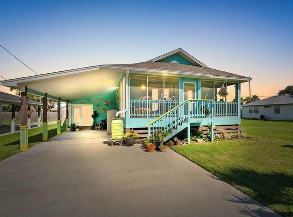 1507 S Pearl St, ROCKPORT, TX 78382