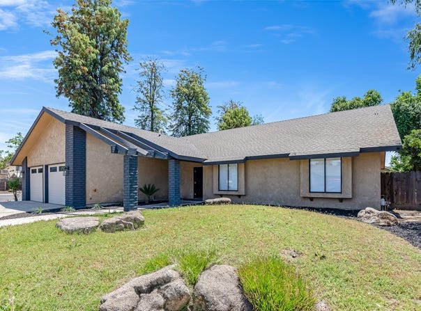 3701 W Sunnyside Avenue, Visalia, CA 93277