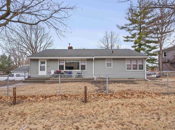 8009-8011 University Avenue, Cedar Falls, IA 50613