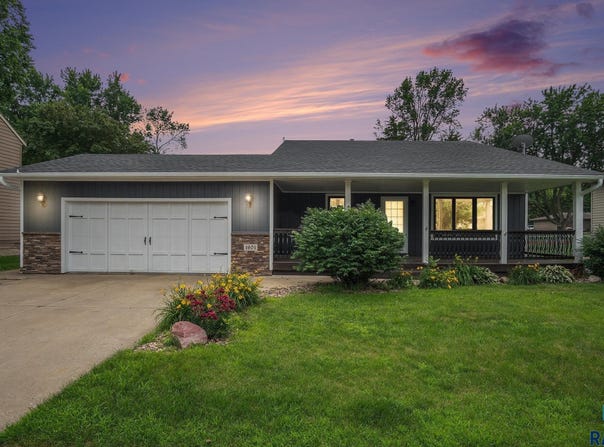 1601 E Keystone Dr, Brandon, SD 57005