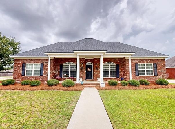 201 Azalea Lane, Headland, AL 36345