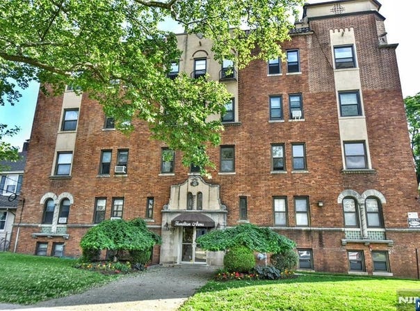 303 Hamilton Place, Hackensack, NJ 07601