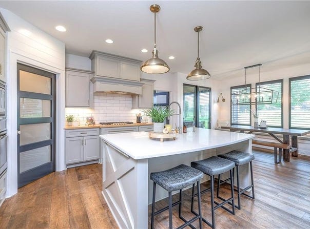 8120 Lone Elm Road, Lenexa, KS 66220