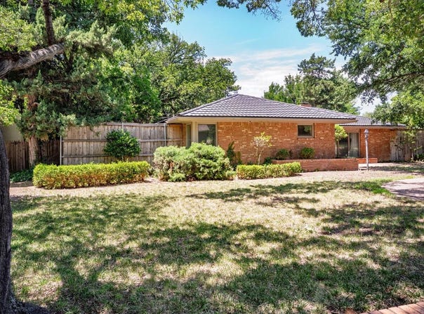 2200 S TRAVIS Street, Amarillo, TX 79109-2118