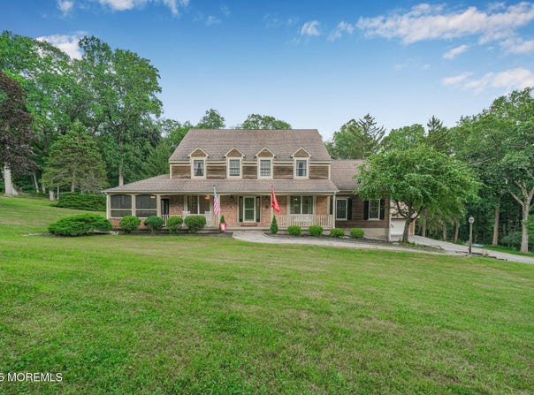 16 Henderson Hill Road, Hampton, NJ 08827
