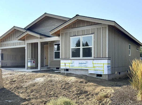 351 E Diamond Peak Avenue, Sisters, OR 97759
