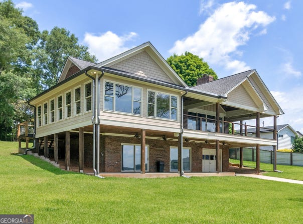 210 Roberts Point, Jackson, GA 30233
