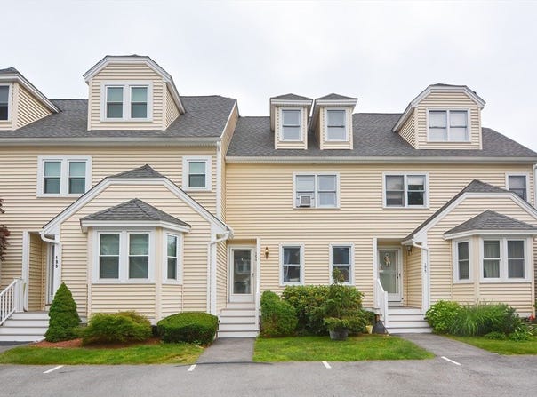 194 Merrimack Meadows Ln, Tewksbury, MA 01876
